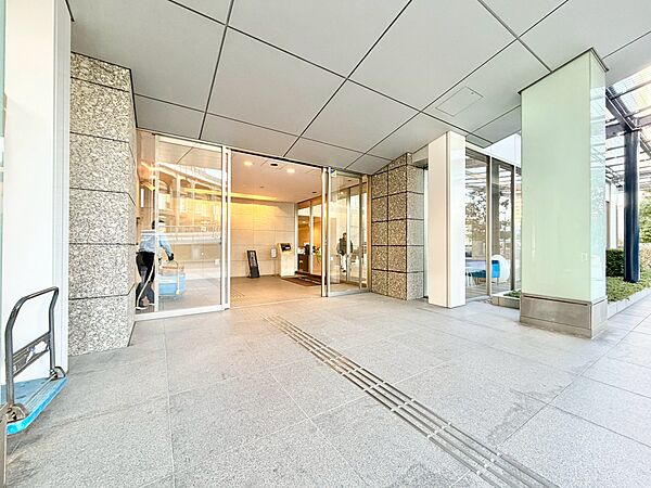 エントランスを拡大表示