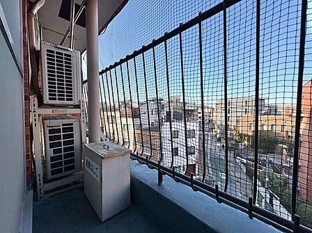 朝の澄んだ空気や、夕方に吹く清々しい風を感じられるバルコニー。