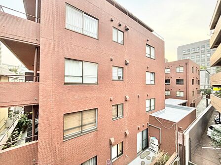陽当たり・通風・開放感に恵まれた環境です。