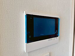 誰が来てもわかる様にモニター付きインターホンを設置。