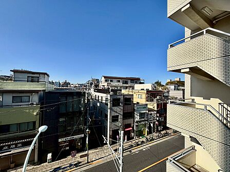 陽当たり・通風・開放感に恵まれた環境です。