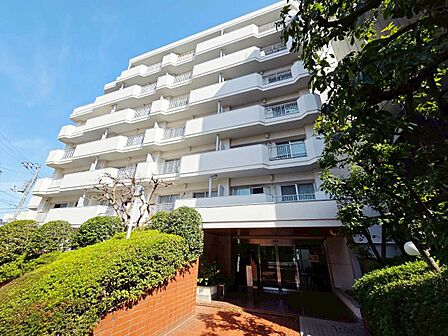 飽きのこないシンプルモダンな外観です。