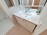清潔感を感じられる洗面化粧台。※リフォームイメージです。