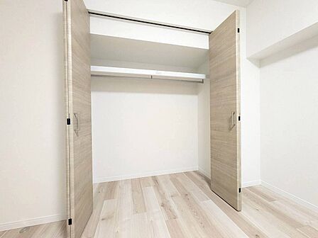 家電やスーツケース、ストック品など何でも片付く嬉しい空間です。