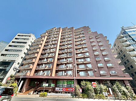 飽きのこないシンプルモダンな外観です。