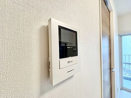誰が来てもわかる様にモニター付きインターホンを設置。