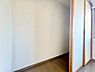 子供部屋：清かで艶やかな時間をもたらしてくれる室内です。