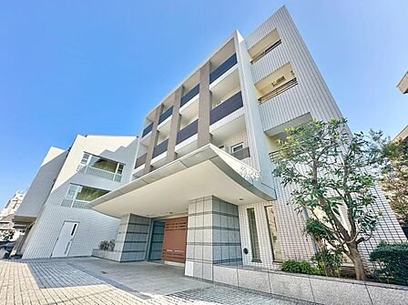 飽きのこないシンプルモダンな外観です。