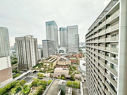 眺望や窓からの景色が良いと、家で過ごす時間も快適です。