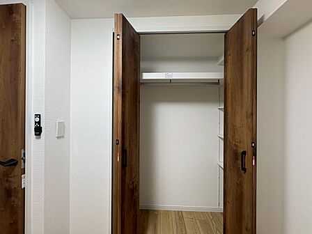 収納スペースが付いていて、お部屋を広く使っていただけます。