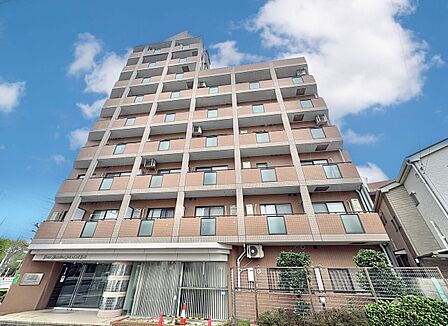 飽きのこないシンプルモダンな外観です。