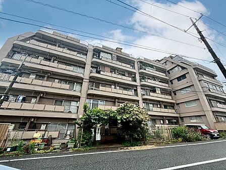 飽きのこないシンプルモダンな外観です。