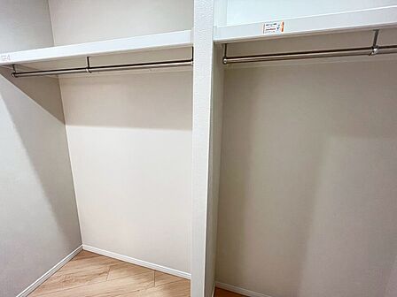 家電やスーツケース、ストック品など何でも片付く嬉しい空間です。