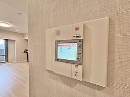 誰が来てもわかる様にモニター付きインターホンを設置。