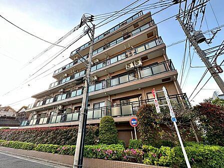 飽きのこないシンプルモダンな外観です。