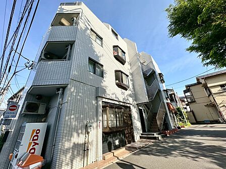 飽きのこないシンプルモダンな外観です。