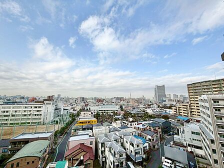 眺望や窓からの景色が良いと、家で過ごす時間も快適です。