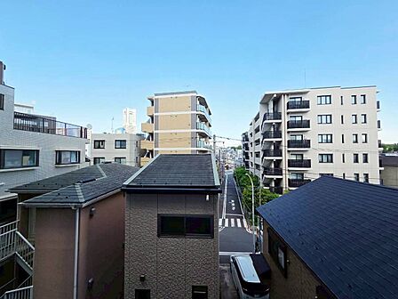陽当たり・通風・開放感に恵まれた環境です。