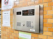 誰が来てもわかる様にモニター付きインターホンを設置。