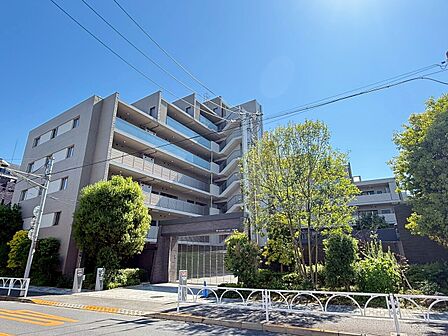 飽きのこないシンプルモダンな外観です。