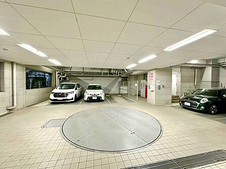 【駐車場】駐車スペースが嬉しいですね。※空き状況は都度ご確認下さい。