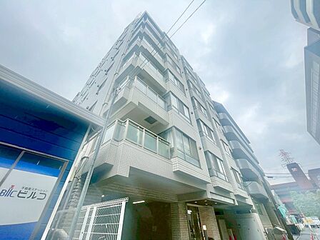 飽きのこないシンプルモダンな外観です。