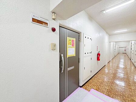 清潔感のある落ち着いた雰囲気の玄関です。