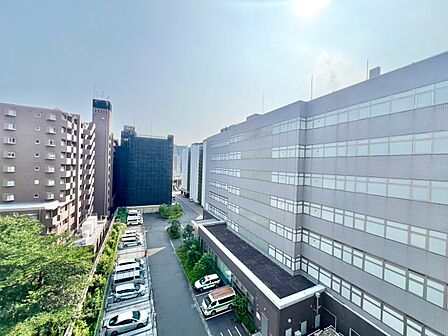 陽当たり・通風・開放感に恵まれた環境です。