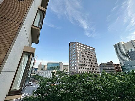 眺望や窓からの景色が良いと、家で過ごす時間も快適です。