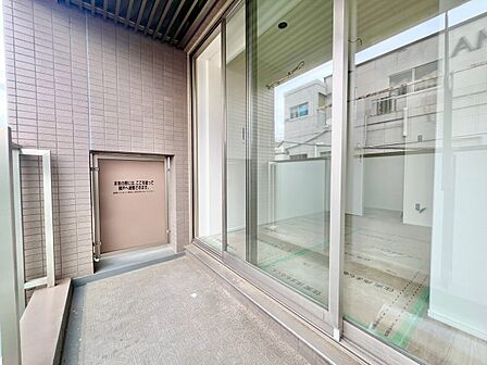 朝の澄んだ空気や、夕方に吹く清々しい風を感じられるバルコニー。