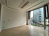子供部屋：清かで艶やかな時間をもたらしてくれる室内です。