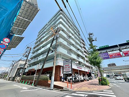 飽きのこないシンプルモダンな外観です。
