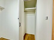 家電やスーツケース、ストック品など何でも片付く嬉しい空間です。