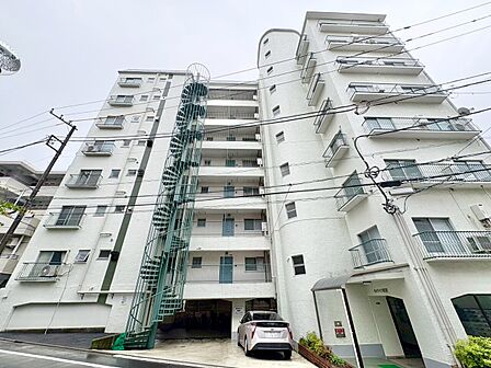 飽きのこないシンプルモダンな外観です。
