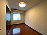 子供部屋：清かで艶やかな時間をもたらしてくれる室内です。