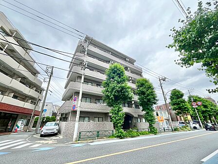 飽きのこないシンプルモダンな外観です。