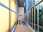 朝の澄んだ空気や、夕方に吹く清々しい風を感じられるバルコニー。