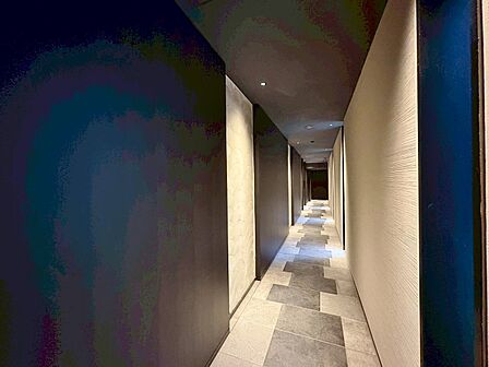 館内は静寂な中が保たれており、管理が行き届いている印象を受けました。