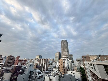 陽当たり・通風・開放感に恵まれた環境です。