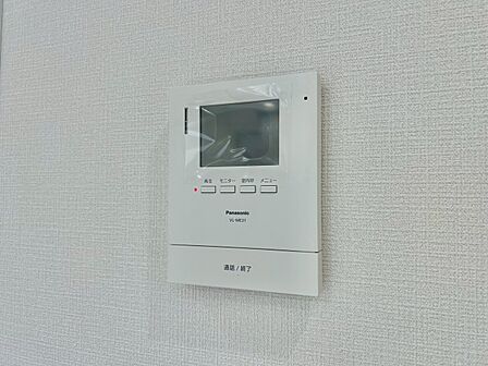 誰が来てもわかる様にモニター付きインターホンを設置。