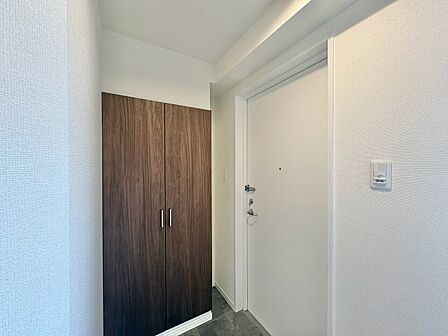 清潔感のある落ち着いた雰囲気の玄関です。