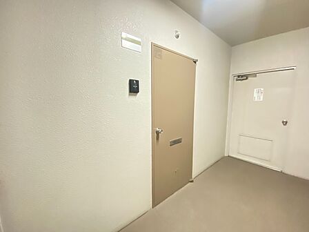 清潔感のある落ち着いた雰囲気の玄関です。