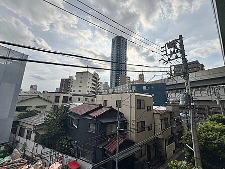 陽当たり・通風・開放感に恵まれた環境です。