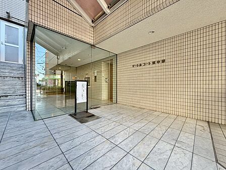 上質感漂う玄関アプローチです。