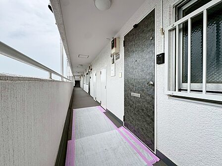 清潔感のある落ち着いた雰囲気の玄関です。