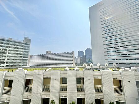 陽当たり・通風・開放感に恵まれた環境です。