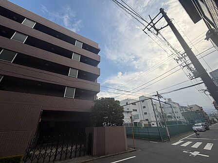 陽当たり・通風・開放感に恵まれた環境です。