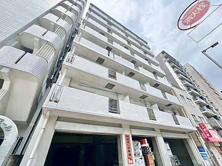飽きのこないシンプルモダンな外観です。
