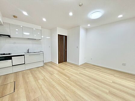 シンプルな内装と偏り過ぎないデザインで統一しました。