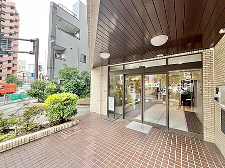 上質感漂う玄関アプローチです。